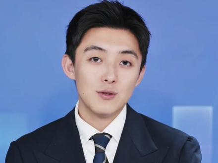 1月17日,#王楚钦现身曹巍直播间成榜一大哥 ,狂刷“墨镜”、“跑车”但嘴还是那么损:眼镜没镜片是有点文化但不多吗?