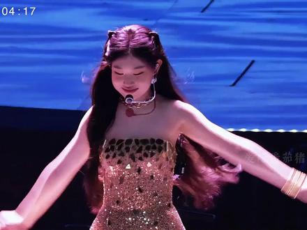 成龙卷入争议,沈佳润折射星二代生存困境 小沈阳为捧红女儿沈佳润,让她参加演唱会、跨年晚会等活动,但沈佳润的表现不佳,引发观众不满。小沈阳的过度保护和资源倾斜也引起网友反感,导致沈佳润陷入全面抵制的困境。娱乐圈终究是靠实力说话的地方,沈佳润需努力提升自己的能力,才能在这个竞争激烈的行业中立足。#沈佳润