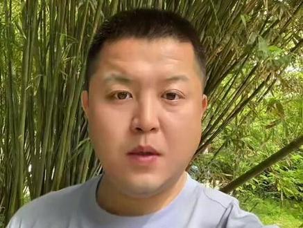 别再敲键盘了!想输入文字“动口不动手” 每天在电脑前敲字手腕发酸?都 AI 时代了,快试试“动口不动手”!
今天分享 3 款火爆全网的电脑端全局 AI 语音输入法:
1️⃣ 微信输入法:自带全局 AI 工具箱,敲“=”直接召唤大模型!
2️⃣ 闪电说:不仅能听懂,还能看懂屏幕的读屏私人助理!⚡️
3️⃣ AutoGLM 智谱AI:说话再碎也能瞬间帮你润色成专业长文!
🤖 跨软件无缝衔接,前一秒浏览器搜资料,后一秒搞定 Word 长文!
这 3 款神器,你最想试哪一个?评论区告诉我!👇
#AI工具 #效率神器 #实用软件 #办公技巧 #AI语音输入法