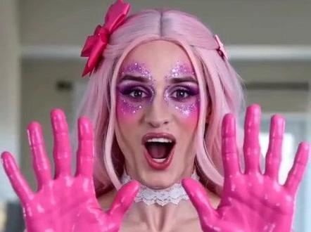 红色➕白色=?#丹尼尔#颜料变装 #春节氛围感