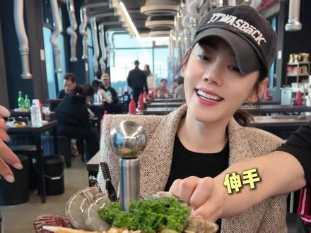 来海边,海鲜怎么少的了?彻底放松,快乐就是这么简单~开动!#中韩夫妻#日常vlog#吃瘦不饿瘦