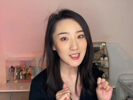 隐形眼镜太难戴取?今天教你如何正确佩戴隐形眼镜。#隐形眼镜 @抖音小助手