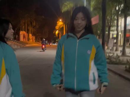 装成高中生偷偷回学校看老师
#学生时代 #校园生活 #回母校 #学生时代