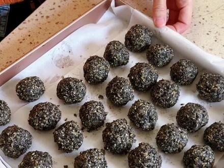 果然还是要自己动手才是王道#黑芝麻汤圆 #花生黑芝麻馅的做法 #汤圆 #汤圆的神仙吃法 #糯叽叽美食