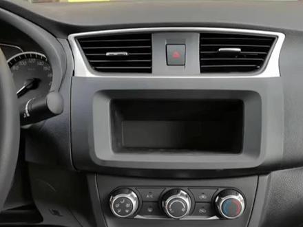 24款经典轩逸中控大屏安装和拆装教程。完美升级中控大屏导航仪 #春日机位大赛 别迷路,畅享旅途:高清智能大屏导航仪,你的出行全能助手!
你是否还在为复杂的路况而烦恼?是否还在为找不到停车位而焦虑?是否渴望在旅途中享受便捷与乐趣?高清智能大屏导航仪,集精准导航、娱乐影音、智能互联于一身,为你开启智慧出行新体验!
精准导航,畅行无忧:
内置高德地图,实时更新路况信息,为你规划最优路线,避开拥堵,节省时间。高清大屏显示,画面清晰细腻,即使在强光下也能清晰可见。智能语音播报,实时提醒路况信息,让你专心驾驶,安全抵达目的地。
娱乐影音,乐享旅途:
内置海量在线音乐和影视资源,让你在旅途中也能享受视听盛宴。支持U盘播放,轻松播放你喜爱的歌曲和视频。连接手机热点,即可畅享网络音乐和视频平台,让你的旅途充满乐趣。
智能互联,便捷高效:
支持蓝牙连接,轻松接打电话,解放双手,安全驾驶。支持苹果Carplay无线投屏、华为hicar互联、安卓亿联,将手机屏幕投射到导航仪上,使用导航、音乐、电话等功能更加便捷。双USB接口,支持同时连接多个设备,方便实用。
安全辅助,保驾护航:
支持高清AHD倒车影像,清晰显示车辆后方情况,即使是新手司机也能轻松倒车。ADAS行车记录仪影像,记录行车过程,为你的安全保驾护航。电子狗功能,实时提醒限速和违章拍照,避免罚单,安全出行。
海量应用,无限可能:
支持连接WIFI上网,下载海量APP软件,满足你的各种需求。无论是出行导航、娱乐影音,还是生活服务、学习办公,高清智能大屏导航仪都能为你提供便捷的服务。
高清智能大屏导航仪,不仅是一款导航仪,更是你的出行全能助手!
它将精准导航、娱乐影音、智能互联、安全辅助等功能集于一身,为你带来便捷、安全、舒适的出行体验。无论是日常通勤,还是长途旅行,高清智能大屏导航仪都能陪伴你左右,让你的旅途更加精彩!
选择高清智能大屏导航仪,选择智慧出行新方式!#24款轩逸中控大屏#经典轩逸Carplay# 轩逸大屏导航#24款经典轩逸拆装教程#24款轩逸小白拆装教程#