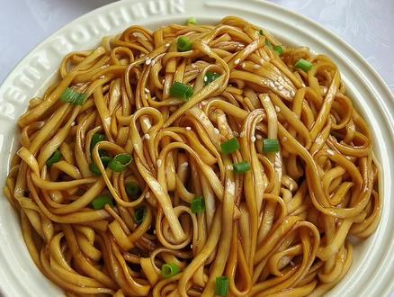 儿子最爱的小吃沙县拌面5分钟就搞定了闻着就流口水简单又好吃