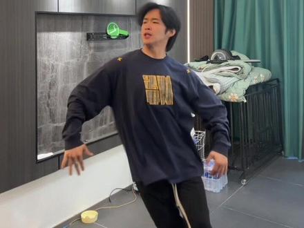 当你分手被emo了,但只会跳蒙古族舞蹈