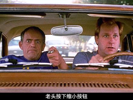 男人按下开关,竟将车辆缩小百倍 #奇幻电影 #影视解说