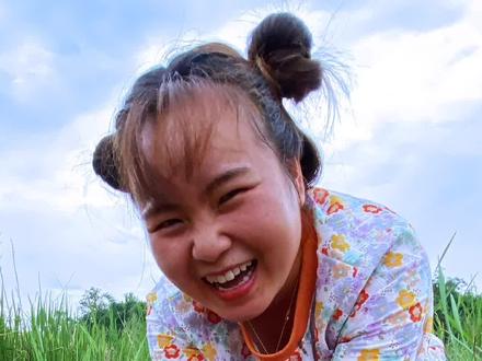 @抖音热点 @抖音创作者学习中心 #抖音热门 #户外#泥鳅 稻田抓泥鳅,儿时的快乐