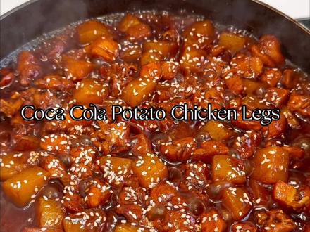 邪修做饭就是快!!黏糊糊的可乐土豆泥鸡腿饭真的太香了!! 黏糊糊的土豆泥和嫩滑的鸡腿肉包裹着每一粒米饭,一口就香迷糊了#可乐鸡腿饭 #拌饭 #邪修做饭 #鸡腿肉的做法