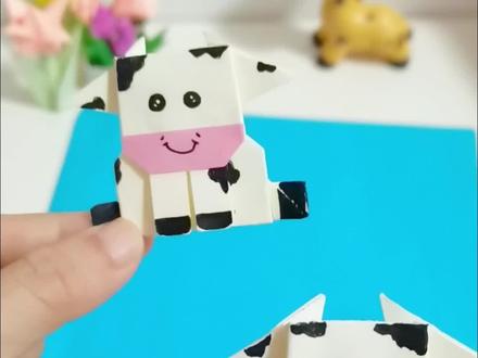 #创作灵感 用两张白纸就能折出这么呆萌呆萌的小奶牛,小表情和小花纹还可以让孩子随心创作,画出自己喜欢的风格。折法超简单,陪孩子一起做一个吧。#亲子手工 #手工diy #学会快去试试吧🔥 #玩具