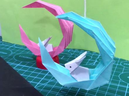 中秋节给孩子折一个月亮和玉兔吧,在月亮下面给孩子讲嫦娥月亮还有兔子的故事!#亲子手工 #中秋节手工灯笼