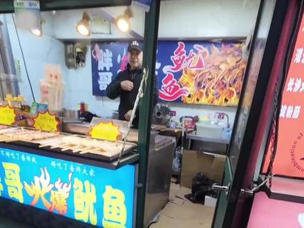 大哥让我给他拍宣传片#老年机拍视频 #挖耳勺拍大片 #反转 #摆摊日常