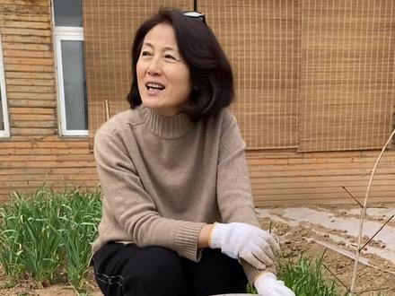 你家的#厨余垃圾是怎么处理的呢?一起跟着#总监奶奶#学习,把厨余垃圾变成#肥料吧!#田园生活#种植#在家种菜#园艺生活