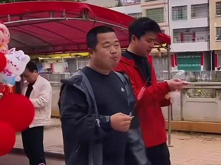 蓝战非:大家新年快乐,记得做自己喜欢的事,便是自由!#蓝战非 #蓝战非治愈时刻 #蓝战非探索地球 #蓝胖子旅行 #战放阿勒泰@蓝战非@蓝胖子旅行