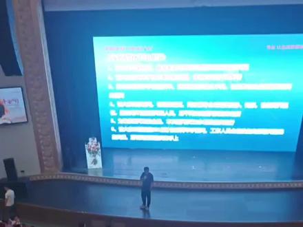 翻出去年暑假手机里的存货,又细细的听了一遍那场演讲。成长是在用青春做赌注,博一个不确定的未来。