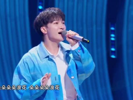 燃!周深演唱的#杭州亚运会 推广歌曲《爱达未来》,以“浪花精神”为启迪,蕴含着钱塘潮涌、携手未来、相拥相爱、合作拼搏的精神力量。中国风与电子乐结合,动情与动感相融。一起跟随节拍,欣欣向荣,爱达未来!