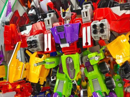 你敢信!!这大家伙居然是16个机体合成的! 新玩具把玩分享:钢铁飞龙5!16机合体 超限机战王~
#玩具 #模型 #变形玩具 #钢铁飞龙 #钢铁飞龙五星野龙骑