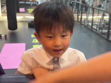 #张学友#这个小张学友真可爱,是不是哪个粉丝的孩子😁😁😁