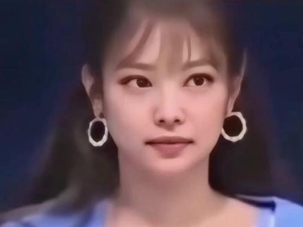 你有没有注意到Jennie那位高个子的女保镖?#Jennie #Jennie金唱片红毯礼服造型 #Jennie生日快乐 #blackpink东京演唱会 #我要上热门🔥 @抖音小助手