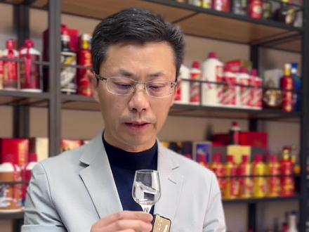 白酒有保质期吗,放上10年的白酒还能喝吗?#白酒 #酒文化 #茅台 #白酒圈