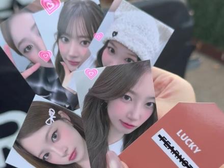 是哪个幸运的小女孩抽到lucky卡啊~ #vlog #演唱会 #炽 #lesserafim #kpop