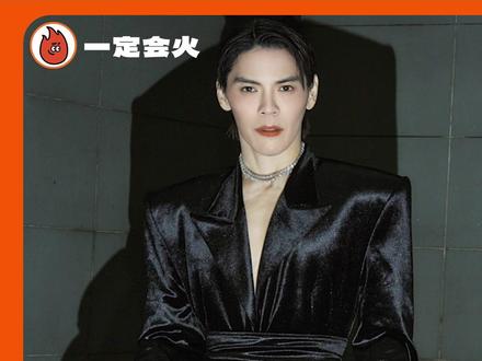 怎么一场比一场夯#向佐红毯造型 #向佐