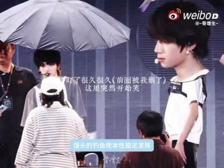 梦哪说哪: ﹣你看球吗?﹣不看。#穆祉丞 #王橹杰 #橹穆