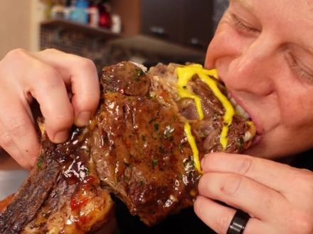 这顿就是纯纯吃肉局 #容声IDP双净冰箱 #容声506 #战斧牛排 #脆皮肘子 #一起吃饭吧