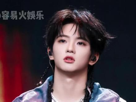 #穆祉丞三个百万直拍 舞台上是酷拽利落的舞台王者,私下里是鲜活可爱的少年~ #穆祉丞 #荣耀之战