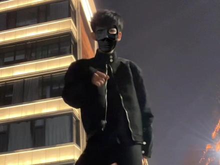 今天喝了杯果汁 叫香妮乐宝汁#蝴蝶步 #出山摇 #原创 #出山摇舞蹈挑战