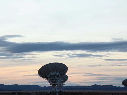 我来为大家深情朗诵一下现代诗名篇《黄瓜,不仅是吃的》,一起学习一下哦,听完的朋友请写一篇3000字诗歌赏析,写完发给老师#贾浅浅 #贾浅浅教授的诗 #贾浅浅的诗