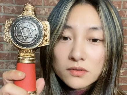这把剑属于我。物归原主,哈哈哈