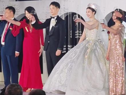 郎才女貌,佳偶天成!感谢喜爸爸、喜妈妈,长乐金峰华刘籍~泸州鑫阳钒钛钢铁有限公司董事长的热情款待!