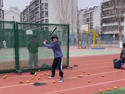 西青棒球春季班火热招生
让孩子学棒球的六大好处:
1提升孩子独立思考能力
2收获友谊,发扬团队精神
3学会坦然面对失败
4学会礼仪与尊重
5国际化接轨运动
6收获健康体格#棒球 #体育培训 #棒垒球 #儿童体育锻炼