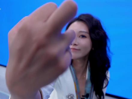 你绝对想不到!这颗让云南农户乐开花的“土疙瘩”,竟是零食顶流?《寻根问源:魔芋的原生秘境》正式上线!看@卫龙 如何把山里的“土疙瘩”变成让人一吃就停不下来的魔芋爽。#卫龙 #魔芋爽 #超级食材魔芋爽 (推广)