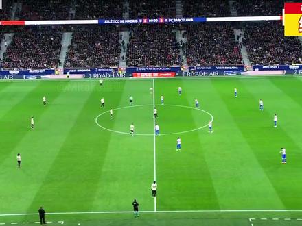 龙卷风摧毁停车场!马竞半场连进四球4-0横扫十人巴萨占先机 霍安·加西亚停球失误送礼,格列兹曼破门,卢克曼、胡利安·阿尔瓦雷斯传射建功,库巴西进球被吹,埃里克·加西亚染红。#国王杯 #马竞4比0巴萨 #马竞VS巴萨 #dou来足球季 #马竞 @DOU+小助手