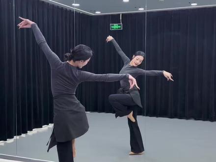 《梦底》舞蹈镜面来啦~ 跳舞在@心艺舞蹈XY DANCE #梦底舞蹈 #现代舞 #舞蹈教学 #抖音创作者激励计划 #翻跳