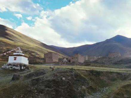 扎措太搞笑了,桑巴给他登记身份信息,问他出生日期,他说是秋天