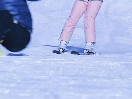 放下雪仗稳稳接住曦光#骄阳似我 #林屿森聂曦光 #宋威龙 #赵今麦 #滑雪