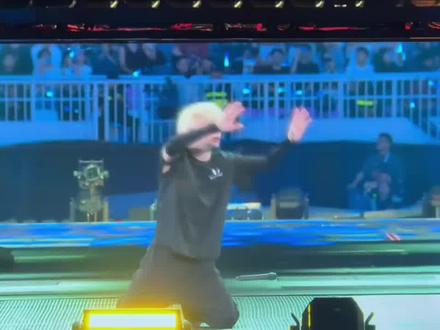 从进场坐上自己的座位,对着舞台感觉内场真香。直到看完离场才发现,我们才是看台。内场在上面。#演唱会打卡瞬间 #万兽之王 #薛之谦四巡