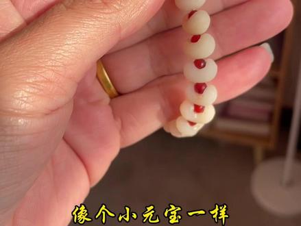 #越盘越上头的奇怪玩意儿 #棕榈果 继无患子后我又对他下手了!棕榈果籽,有点费手,比无患子难弄、不过出来的成品还算不错👍一个个像元宝一样,成品在结尾要看完哟!喜欢的点赞收藏做起来吧!