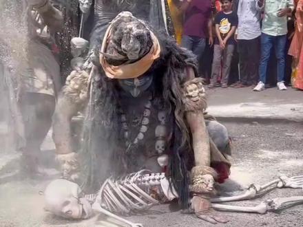 三哥的习俗实在让人难以置信 #抖音看世界#印度#纪录片#奇闻趣事