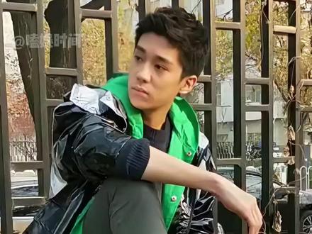 本以为许亚军与何晴生的大儿子够帅了,不料看到小儿子一张高清照,才知啥叫青出于蓝#许亚军 #何晴 #张澍 #娱乐评论大赏 #内容启发搜索