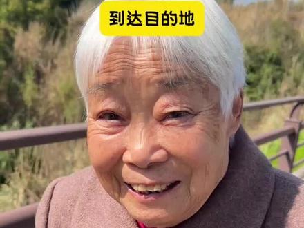 带上外婆来了一场color walk。 每个人拍出来的照片都还有个人特色