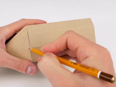 牛人用废纸板做可变轨高铁,有网友想花5000元买下