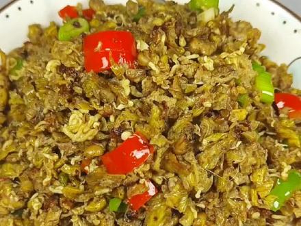 蚕虫怎样做更好吃!#跟着抖音学做菜 #美食教程 #抖音美食创作人@DOU+小助手