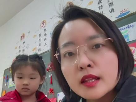 二上语文园地八,看图讲故事《父与子》,看图讲故事一定要通过问题慢慢引导孩子去回答出来,然后再组织好完整的一句话写出来。#知识分享 #原创视频 #老师 每天#每天跟我涨知识 #小学语文