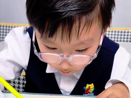 今天画了豆豆爱吃的棒棒糖🍭#画画 #跟着抖音学画画 #萌娃 #彩铅 #彩铅棒棒糖