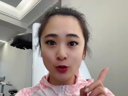 怎么带孩子参加一场马拉松比赛?今天从怎么报名,在哪里报名,报名的花费,以及小朋友如何备赛,参赛等方面,分享我带孩子跑马拉松的个人经验!#跑步 #马拉松